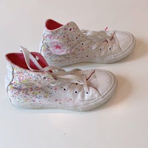 Girls converse high tops white paint splatter